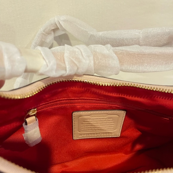 Coach signature crossbody purse - Picture 4 of 4